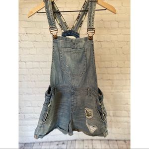 Forever 21 distressed shortalls, size 30